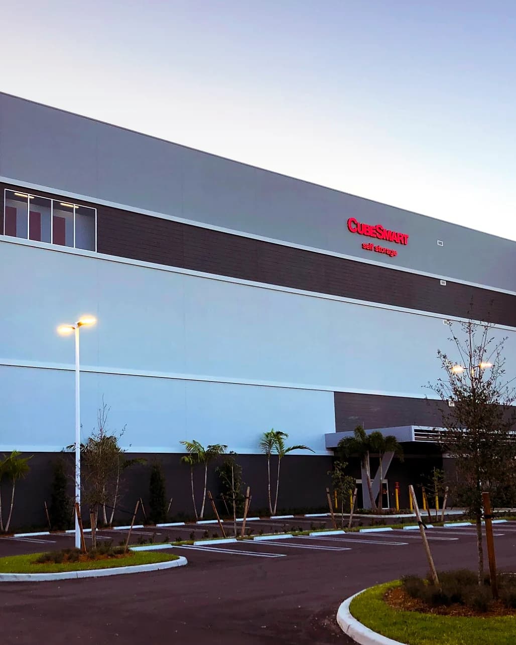 A new multi-story CubeSmart self storage facility at dusk